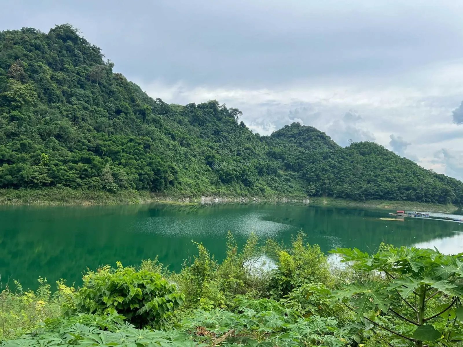 Bán nhanh mảnh đất view hồ triệu đô tay chạm nước, Đà Bắc Hòa Bình