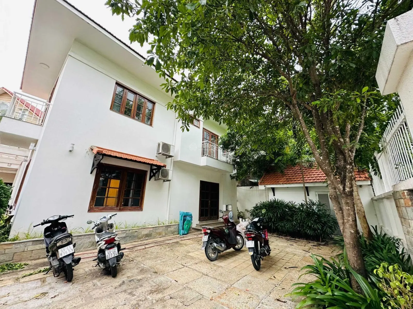 36 tỷ: Lời 30%: Villa 462m2 hồ bơi ngay góc khu Compound Trần Não. Hầm 3 tầng, sổ hồng hoàn công đủ