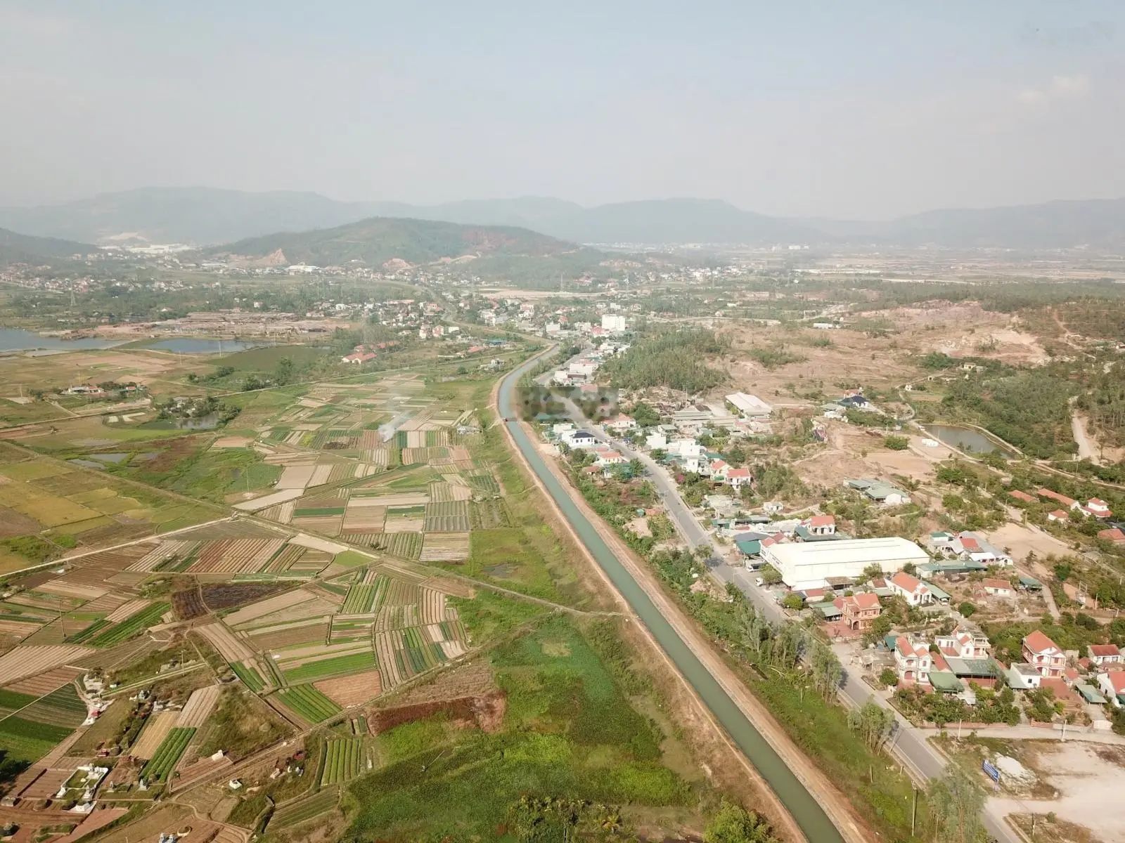 Bán đất Phường Cộng Hoà, Quảng Yên. Cách trung tâm y tế Tx Quảng Yên 1km. Dt:3300m2 giá 2,6tr/m2.