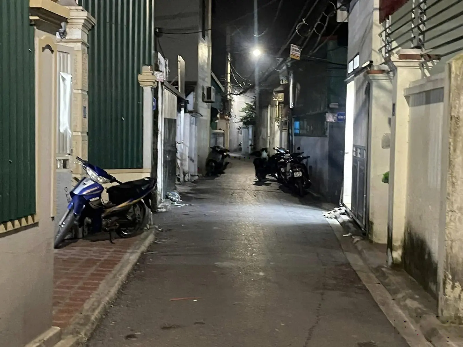 Nhà 2T đẹp, dọn về ở luôn, sát ninh hiệp, ô tô vào cửa nhà, MT 5.7m