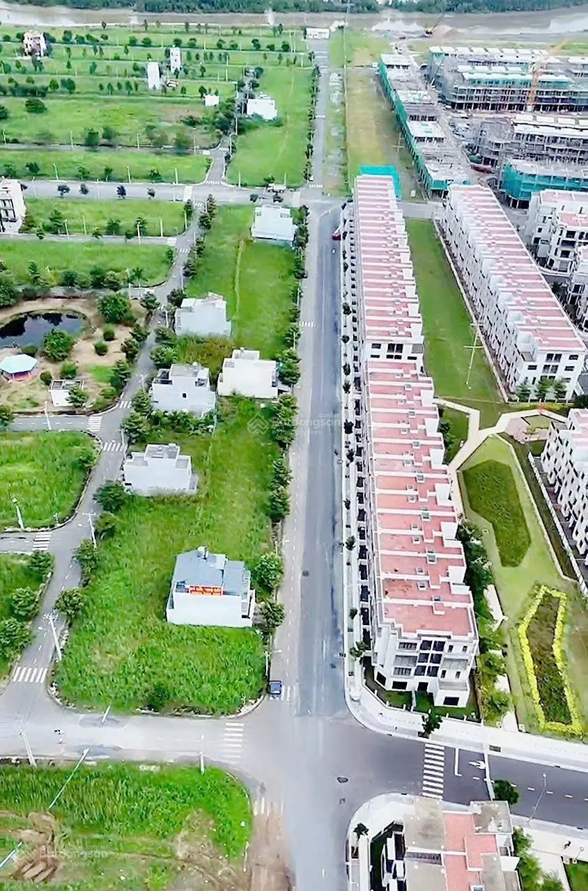 KDC Sài Gòn Village cần bán 03 nền 120m2 đối diện Kênh Đào, Quảng Trường. Giá đầu tư