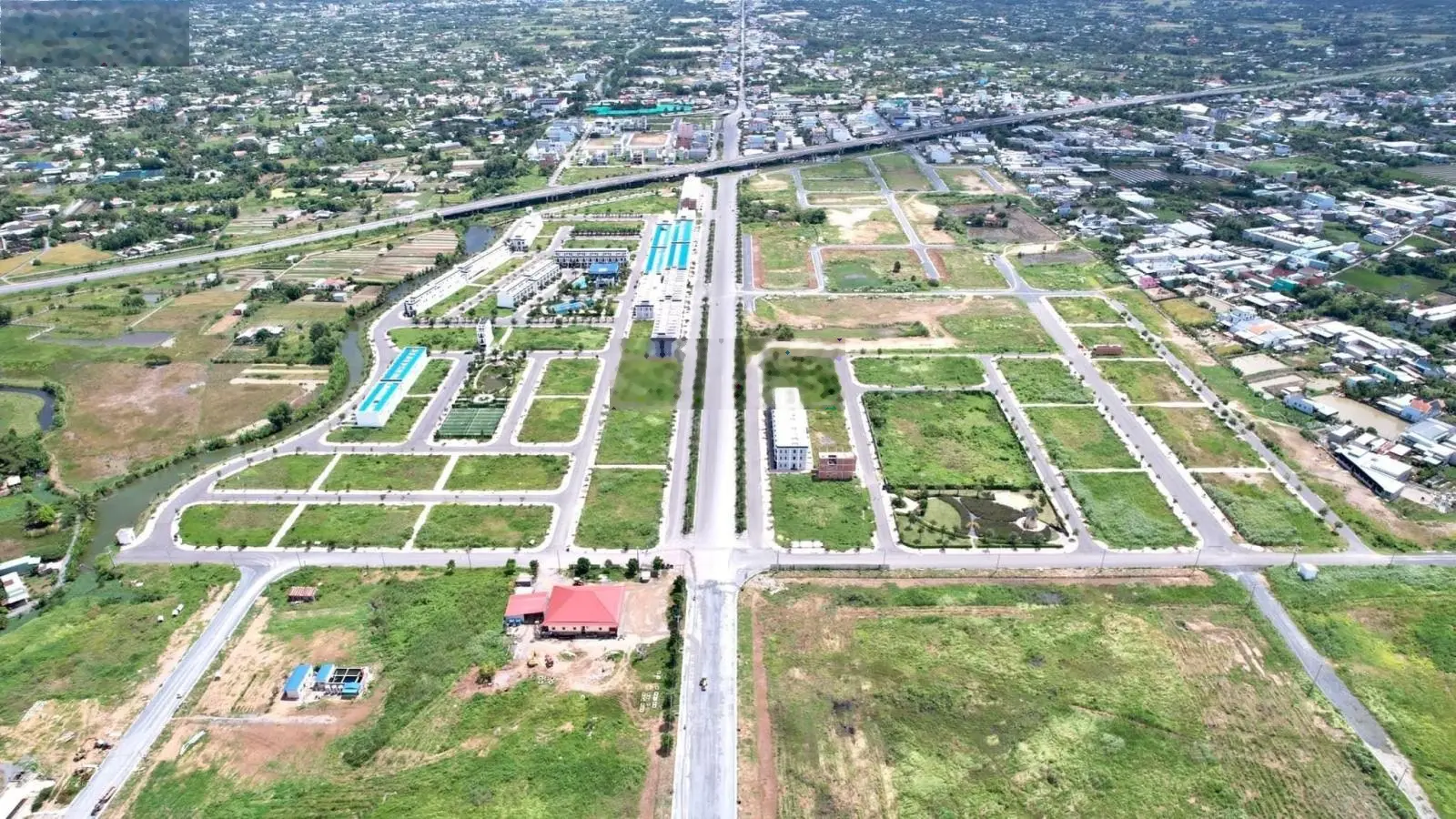 Bán gấp lô 100m2 đường 22m giá 2.5 tỷ có sổ hồng thuộc The Sol City liền kề giai đoạn 3