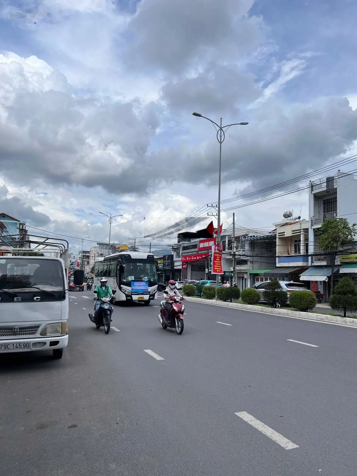 Bán nhà 2 tầng mặt tiền kinh doanh đường 23/10 ,Nha Trang, gần siêu thị,giá tốt chỉ 12.5 Tỷ