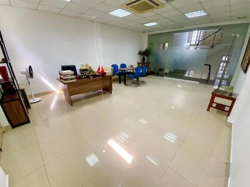 Bán nhà mặt phố Hoàng Cầu diện tích 150m2, mặt tiền 7m vị trí kinh doanh đỉnh cao - giá đầu tư