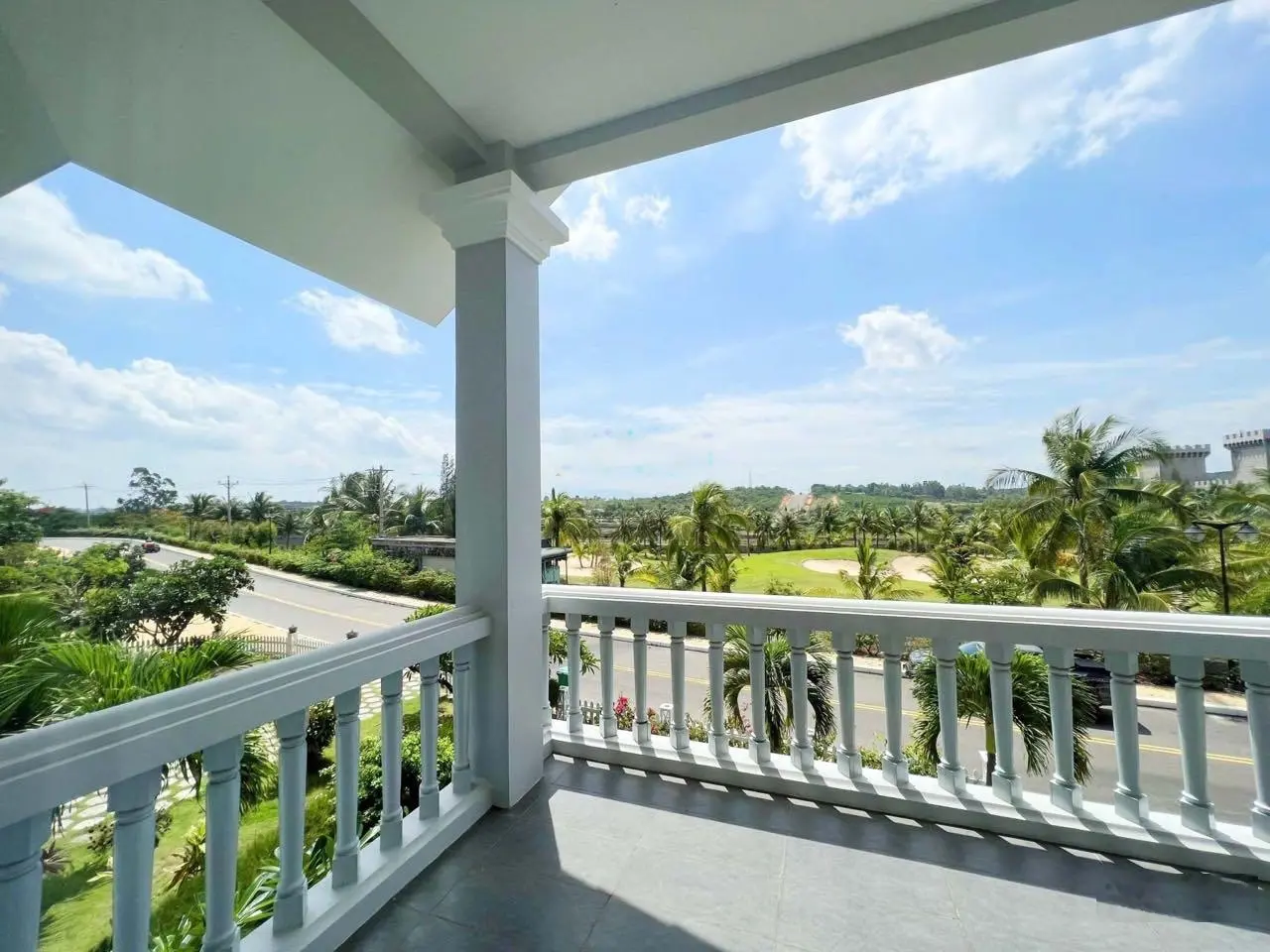 Bán căn biệt thự liền kề Sea Links city Dãy Pe view golf view biển DT 400m2 giá 15 tỷ