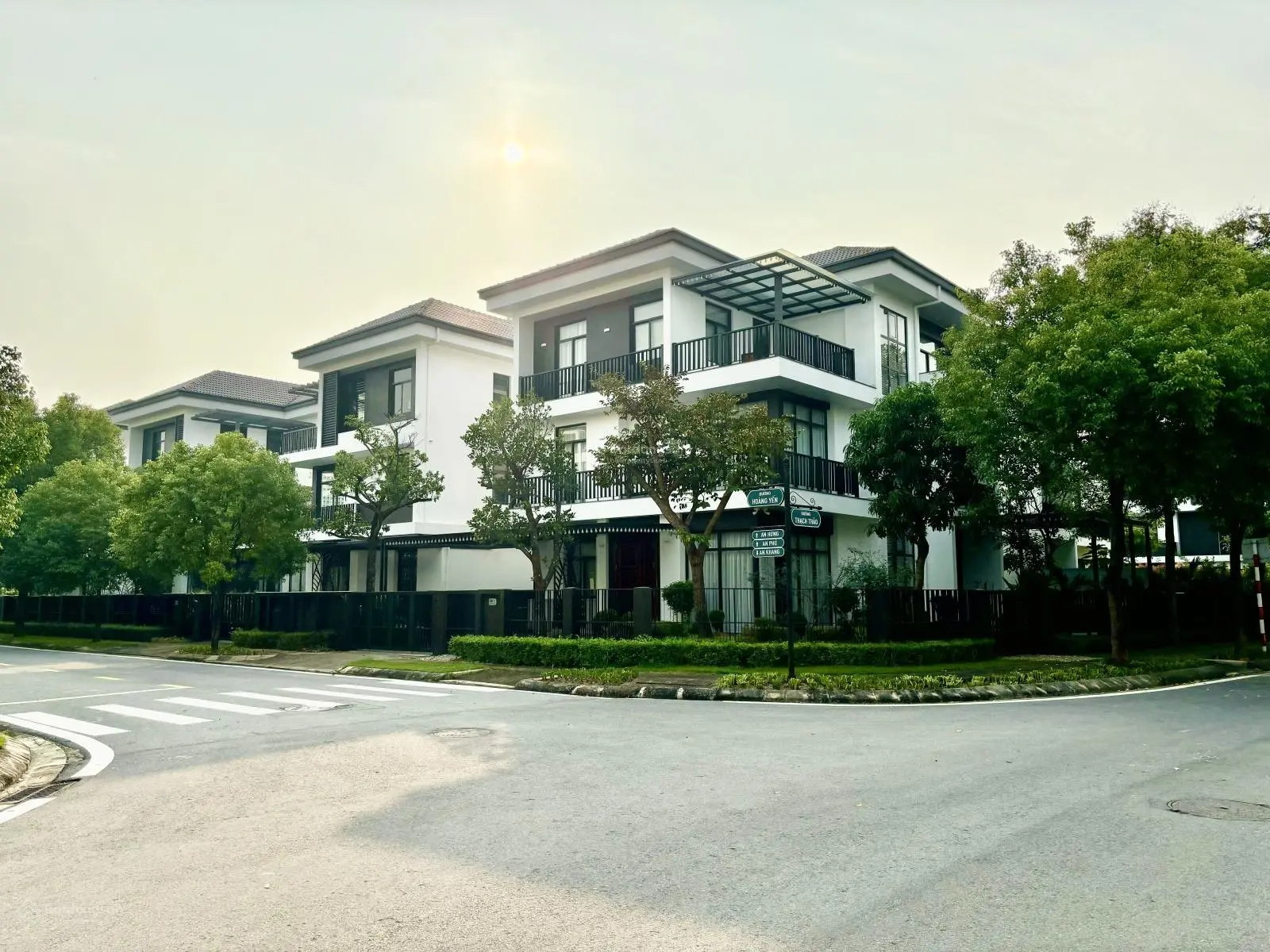 Bán biệt thự vườn rẻ nhất Hà Đô Charm Villas. Nhà đẹp sân vườn rộng rãi, view công viên thoáng mát