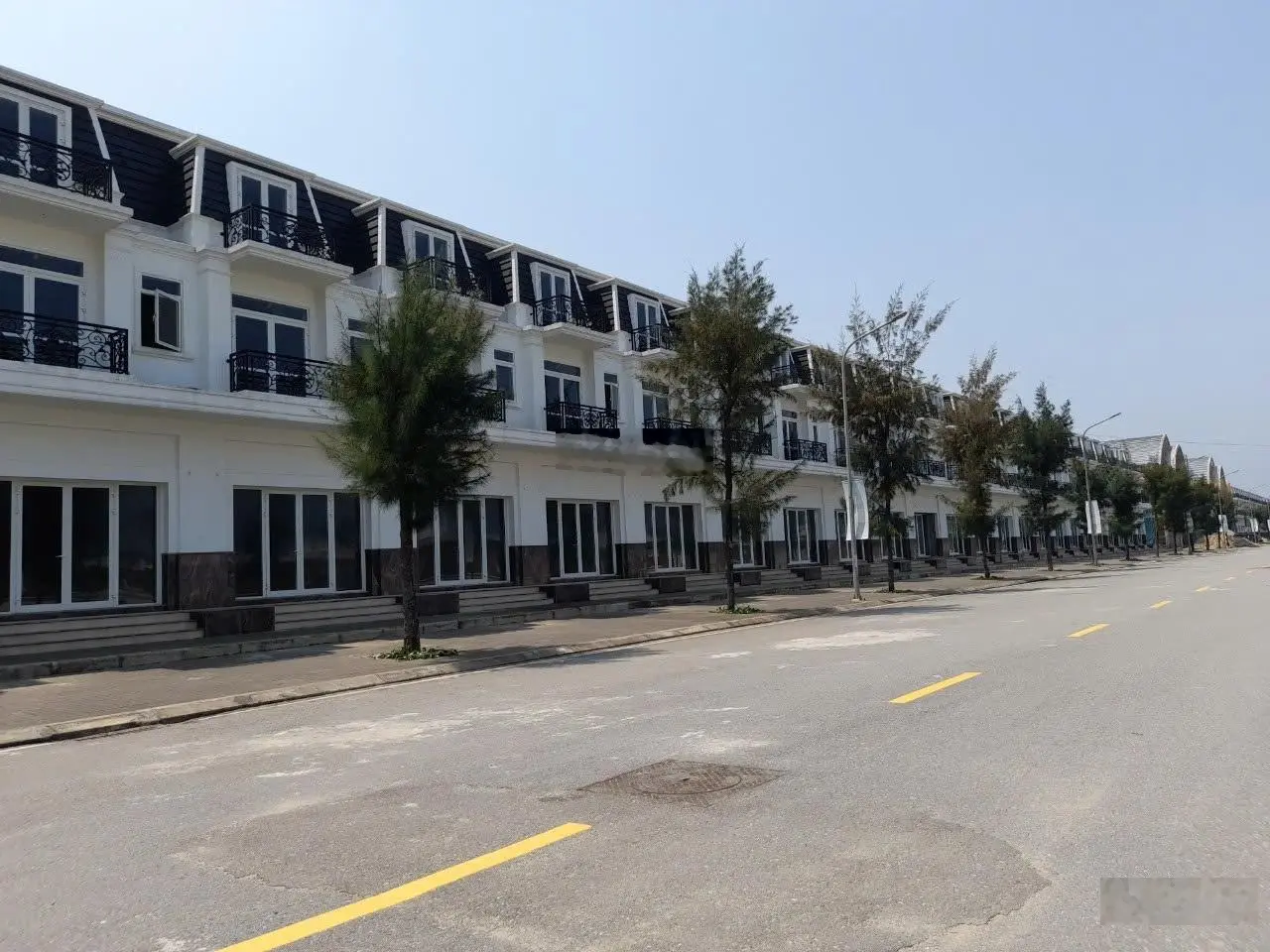 Shophouse đối diện trung tâm thương mại tại Hoa Tiên Paradise, giá 3,2 tỷ VND