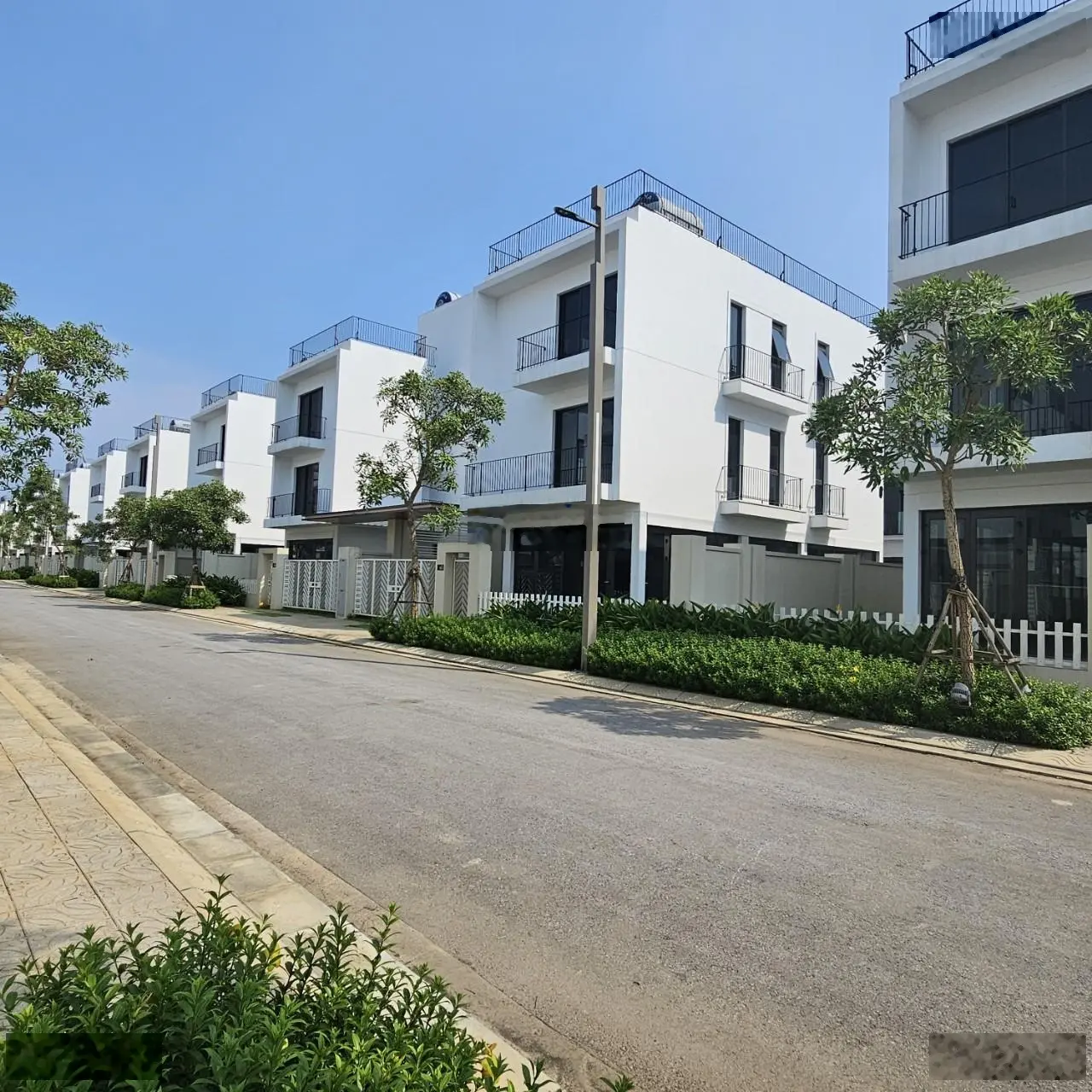 Bán căn villa 3,5 tầng, 190m2, ngay mặt biển Sầm Sơn, sổ đỏ trao tay. CĐT ký ngay HĐ thuê 2 năm