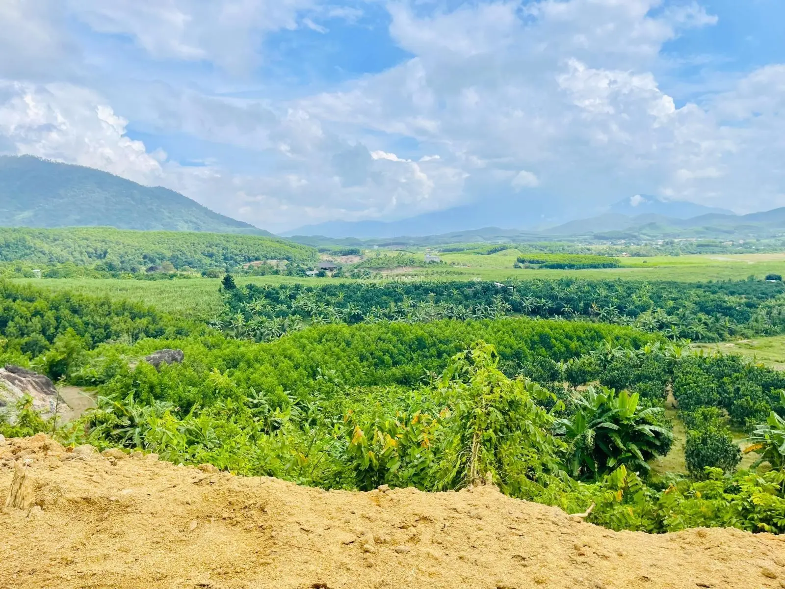 Đây là lô đất 1,5 hecta, cách khu dân cư đông đúc chỉ 300m tại xã Khánh Trung Khánh Vĩnh, Khánh Hoà