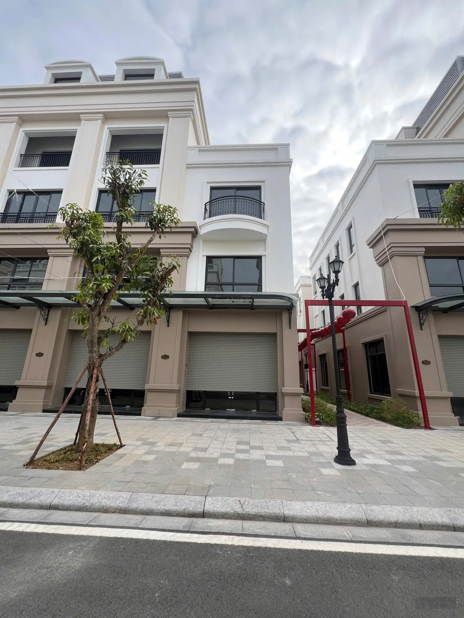 Bán shophouse view đẹp giá tốt tại Vinhomes Golden Avenue, 6,1 tỷ, 90m2, HT1T, sổ sở hữu lâu dài