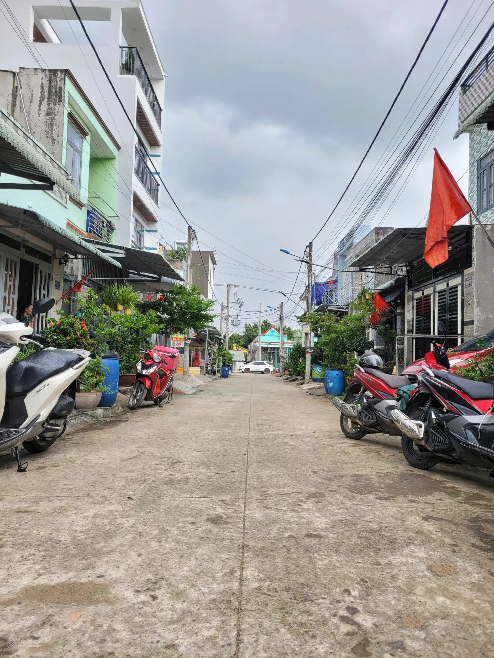 Bán nhà gần Làng Đại Học 1km, gần đường Quốc Lộ 1K chỉ 300m Thành phố Dĩ An