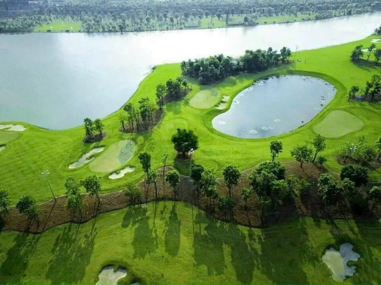 Đất nền đối diện khu đô thị Vin group và sân golf 85m2. Sổ Hồng Riêng