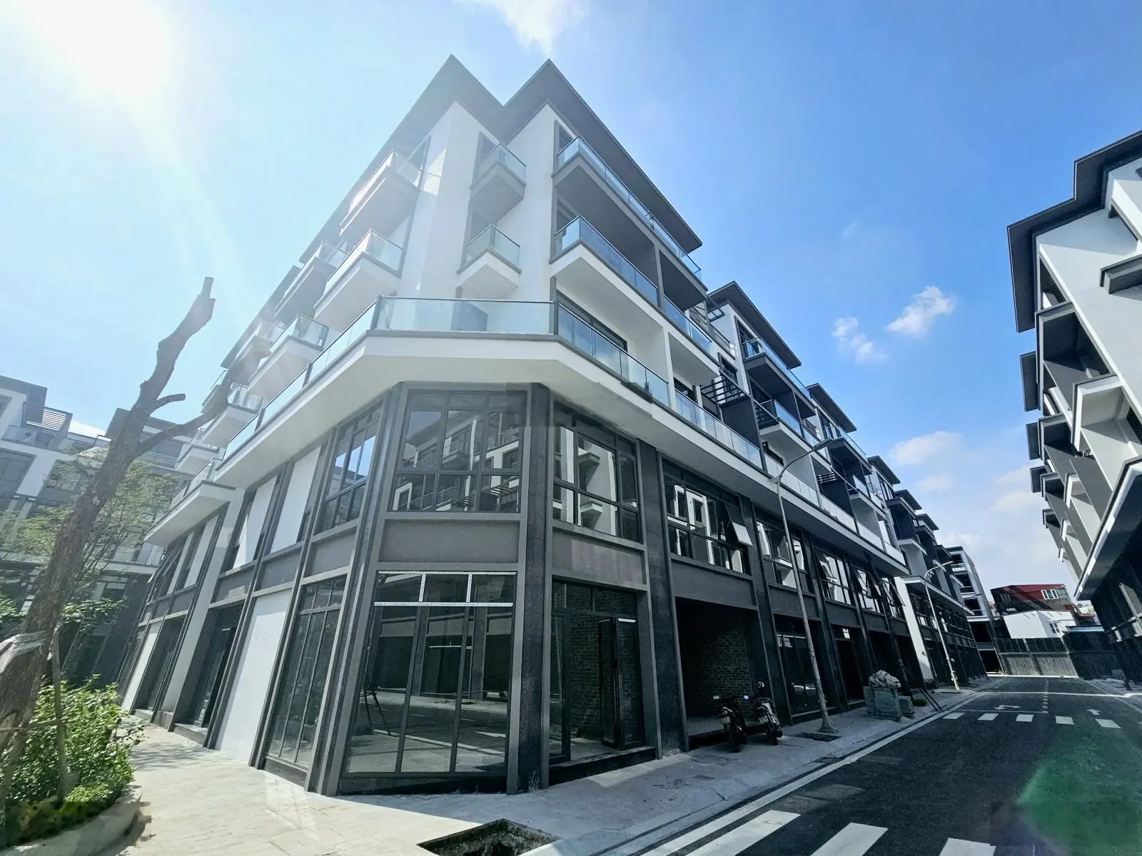 Siêu phẩm shophouse mặt tiền 8.6m siêu rộng tại số 3 Lê Lai (Harbour Center)