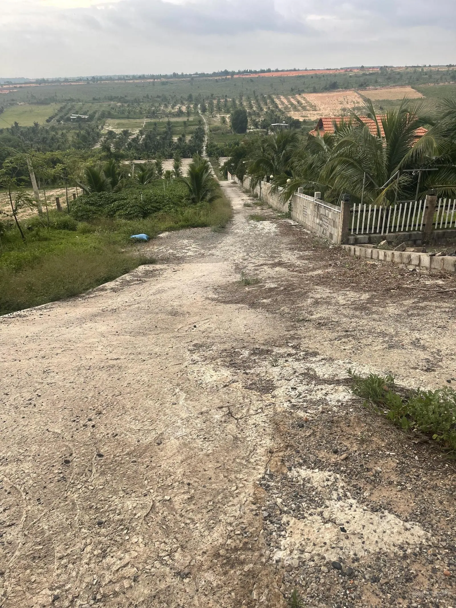 Hàng đẹp, phù hợp làm vườn, view mương nước mạch, gần sân bay Phan Thiết, cách nhựa 300m