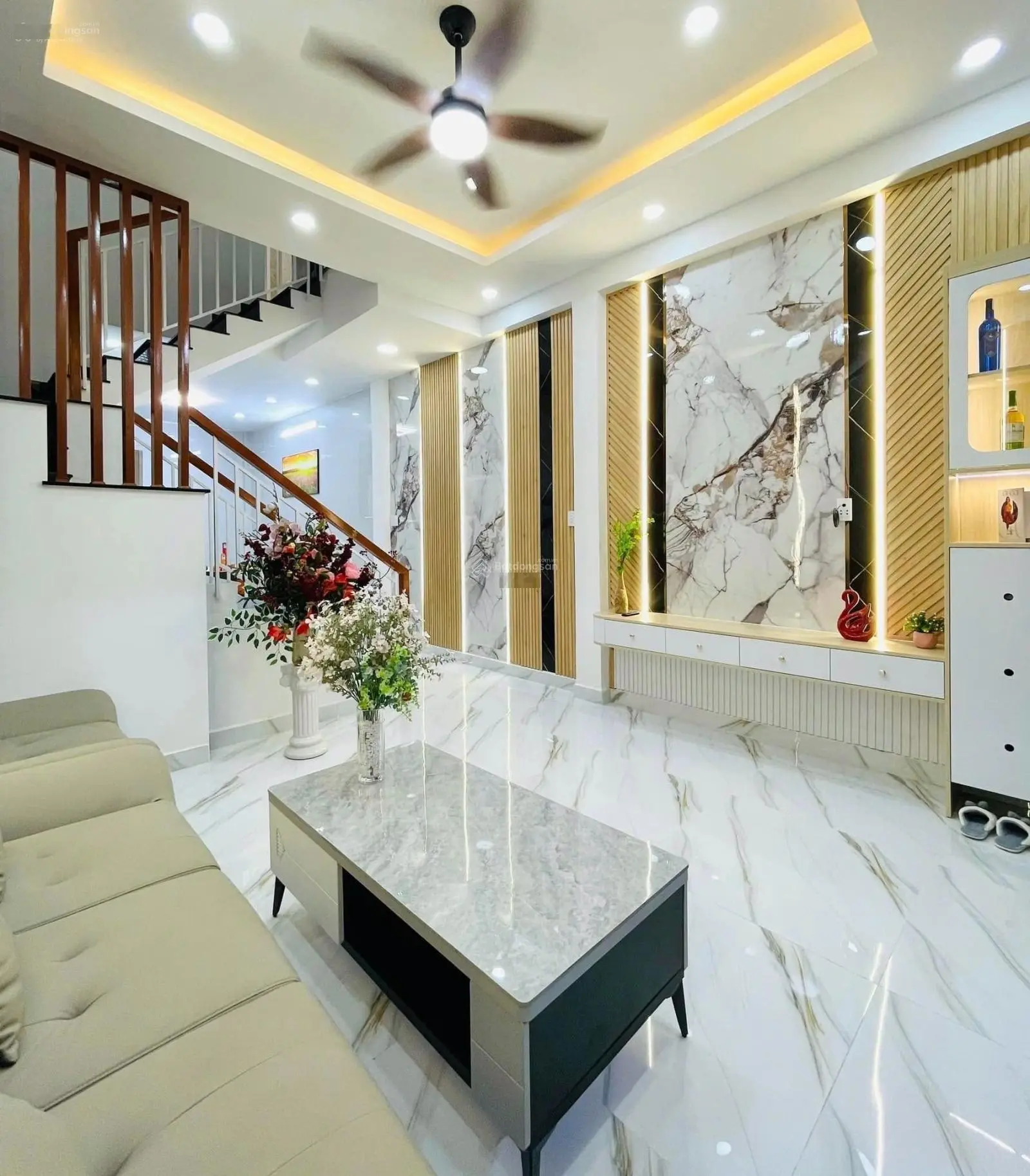 Bán nhà 40.6m2 nhà 1 trệt 2 lầu, Giá: 3 tỷ 190 đường Nguyễn Trọng Tuyển. Nhà 1 trệt 2 lầu sổ riêng