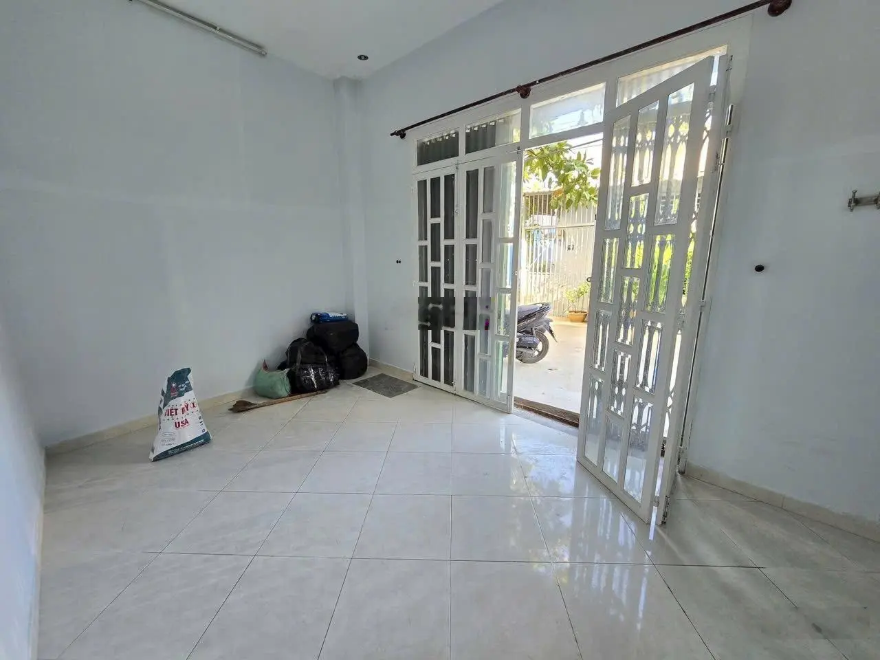 Bán Nhà 56m2 2PN HXH Đối Diện Vinhomes Quận 9 Full Thổ Cư Không QH Sổ Riêng LH:0987152506