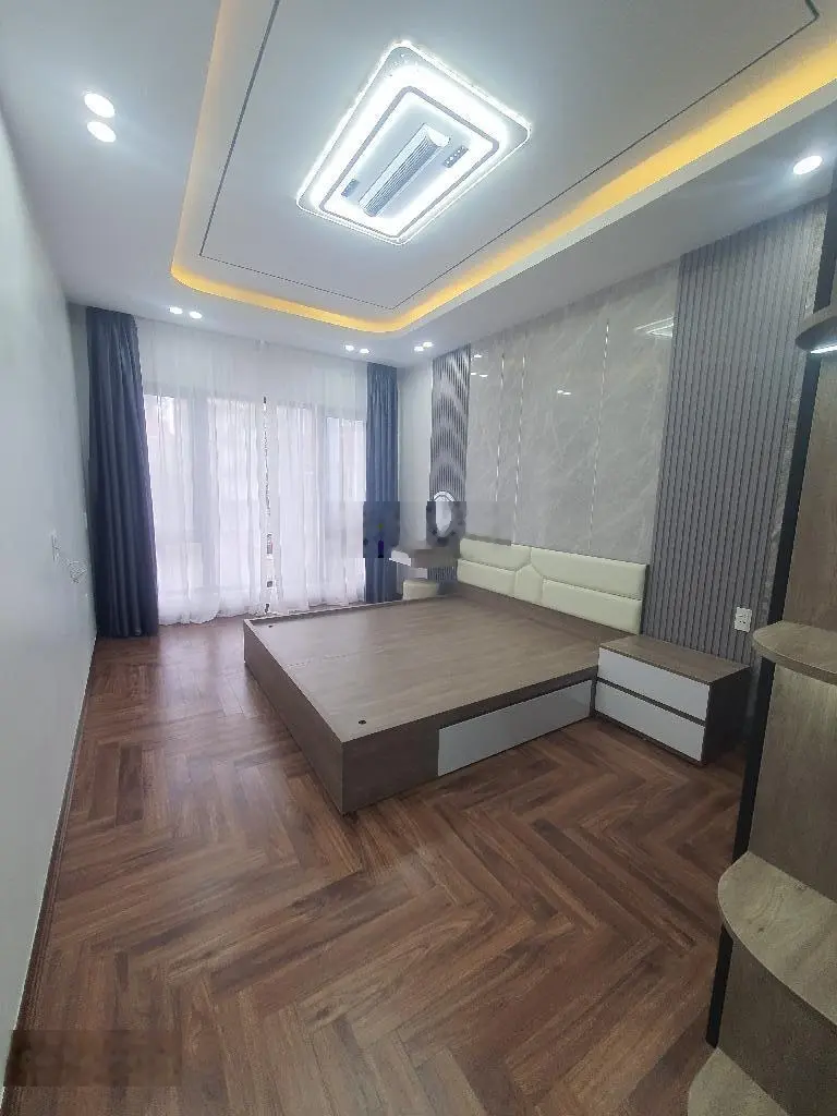 Bán gấp nhà 6 tầng 40m2, Nguyễn Sơn, Ngọc Lâm, ô tô đỗ cửa, thang máy, full nội thất