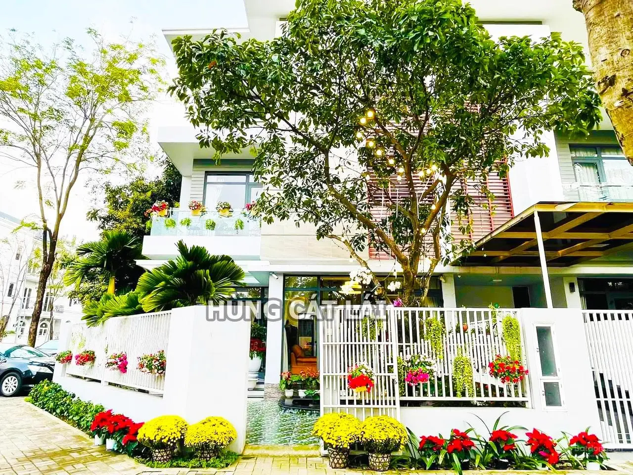 Bán căn góc Vip Phố Đông Village, DT 187.5m2, 1 Trệt 2 Lầu, Full nội thất cao cấp, SHR, Giá 23 Tỷ