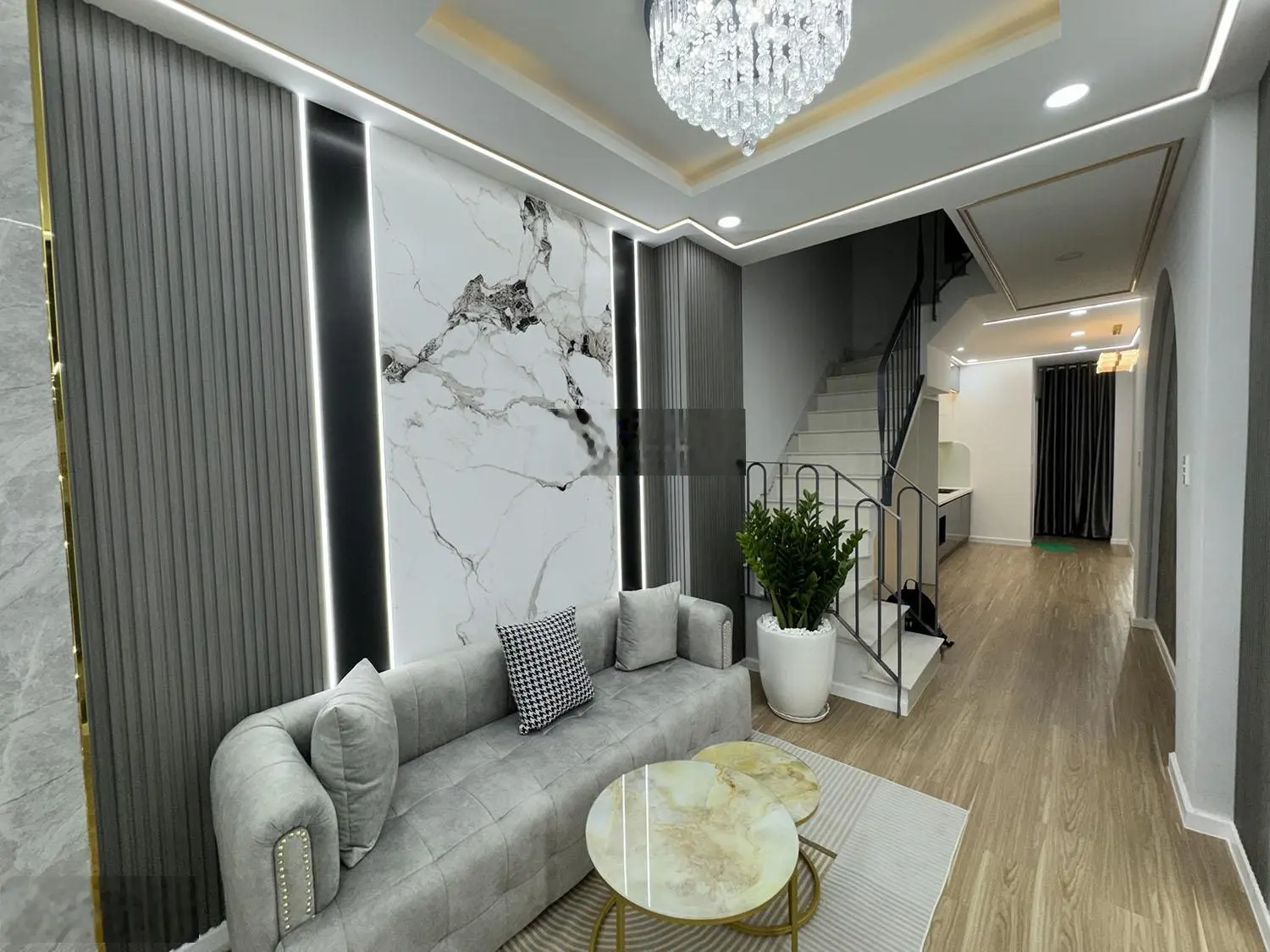 Hẻm nhựa 6m, xe hơi 7 chỗ vào tận nhà khu vip Cô Bắc gần Hai Bà Trưng-3lầu đẹp lung linh 4P master