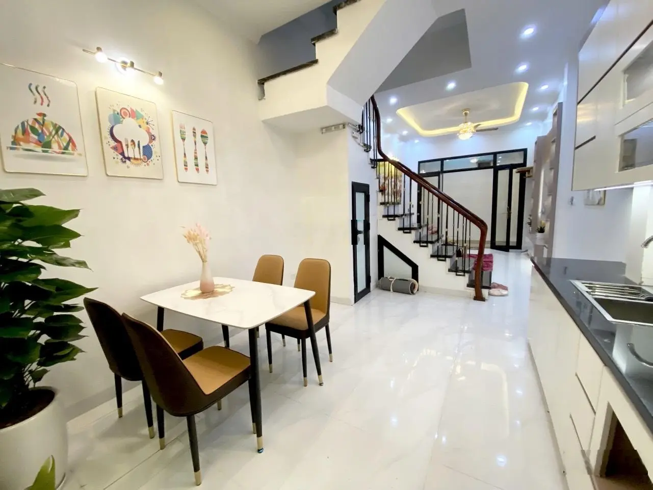 Khâm Thiên 35/45m2, 3 thoáng, 3 ngủ, LH Giang 0979388189