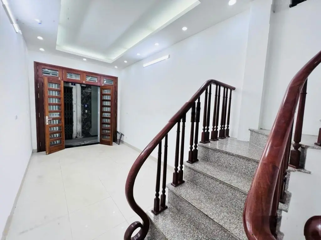 Bán nhà đẹp Nhân Hòa, Thanh Xuân 6,39 tỷ, 35m2, 4PN, giá siêu hời! Gần Royal City, Hapulico