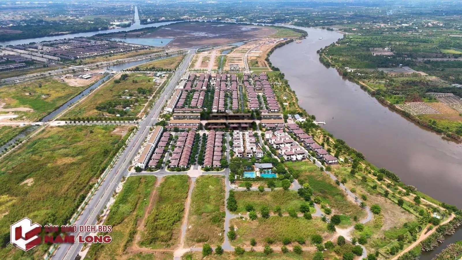 Bán căn góc Shophouse Waterpoint 8x17m: View kênh đào, cạnh bến du thuyền, cạnh Cafe Trung Nguyên