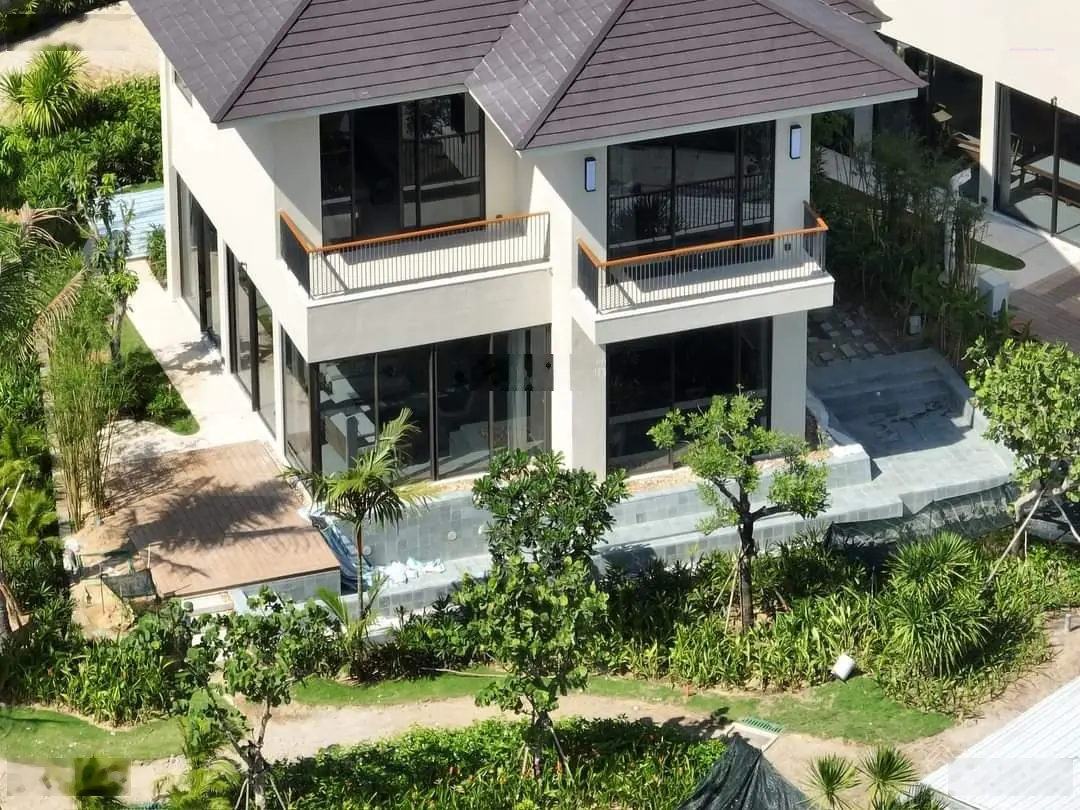 Siêu vip! Biệt thự ven biển Tuy Hoà,gần Tháp Nghinh Phong rẻ hơn TT 10 tỷ, DT 290m2,có hồ bơi riêng