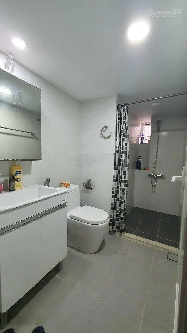 Bán gấp trong tháng nhà Khuông Việt, Tân Phú, DT 62m2, 4PN, 4WC bớt lộc mua bán nhanh