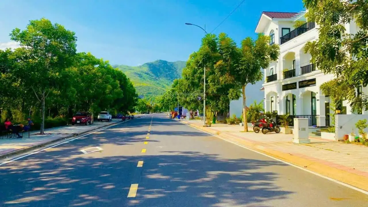 Bán gấp Golden Bay nền góc 2 MT D16 - 17 - 1 (185m2) view công viên, giá cực chất 5,565 tỷ