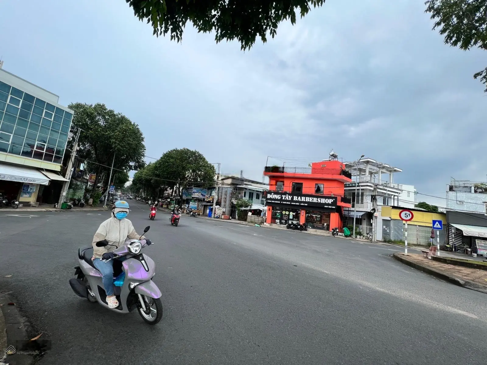 Bán nhà mặt tiền Đinh Tiên Hoàng ngay góc cua ngang trên 10m, giá tốt