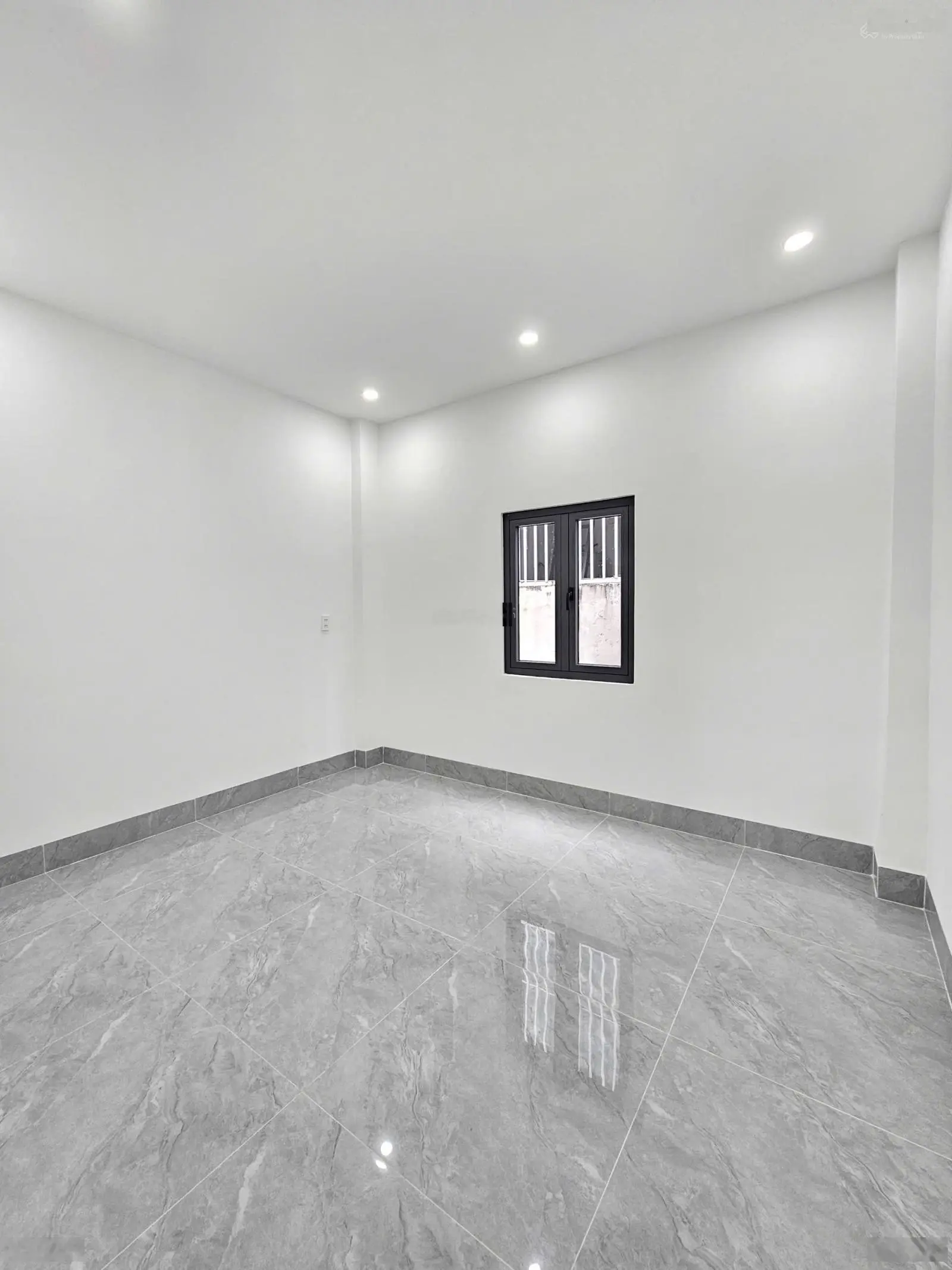 Nhà đẹp: 3tỷ850, 60m2 tặng hết nội thất nhà 1 trệt 2 lầu gần ngã tư Miếu Ông Cù, TP. Thuận An