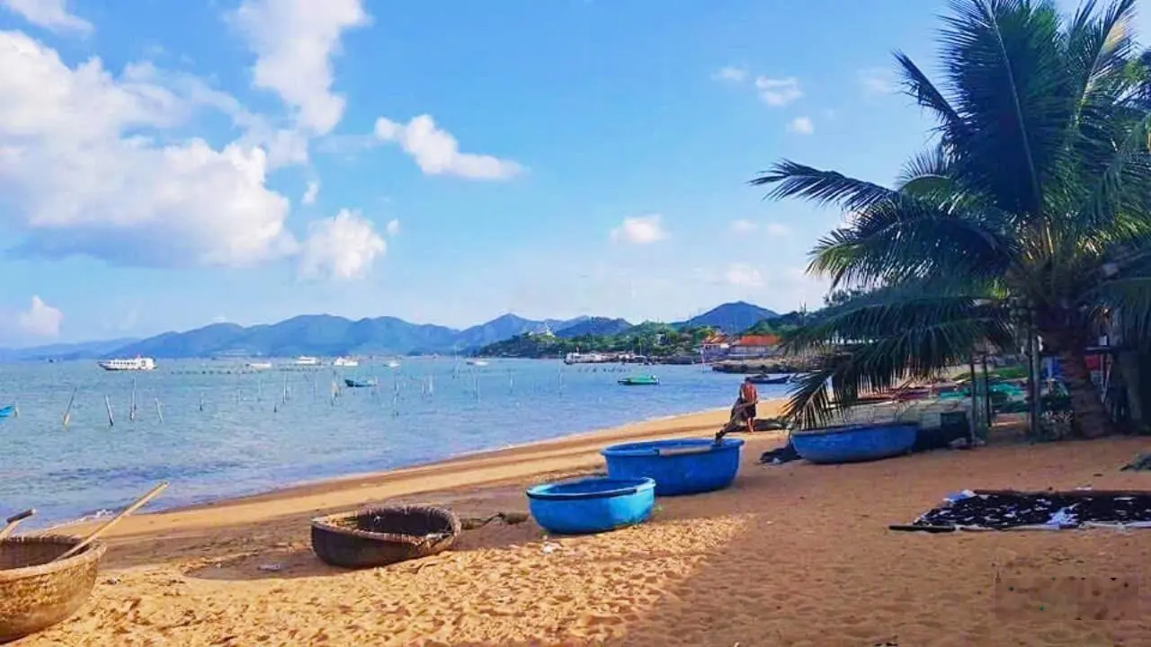 [ Mặt biển Nha Phu _ có bãi cát khá đẹp ] *** Cách tttp Nha Trang : 12km