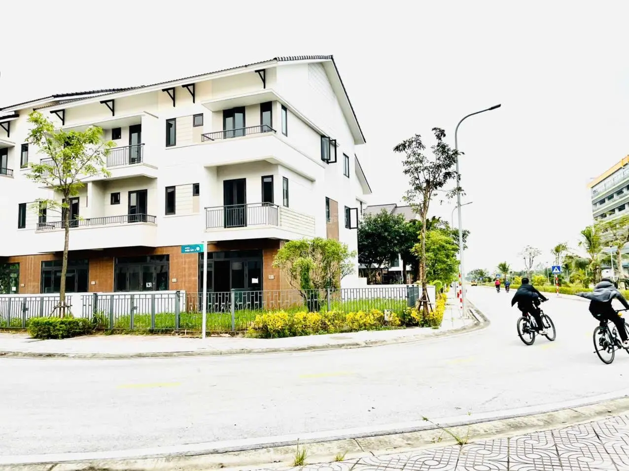 Bán shophouse 100m2, nhà 3 tầng, có đường nội khu 6m, tại Centa Riverside, VSIP - Từ Sơn - Bắc Ninh