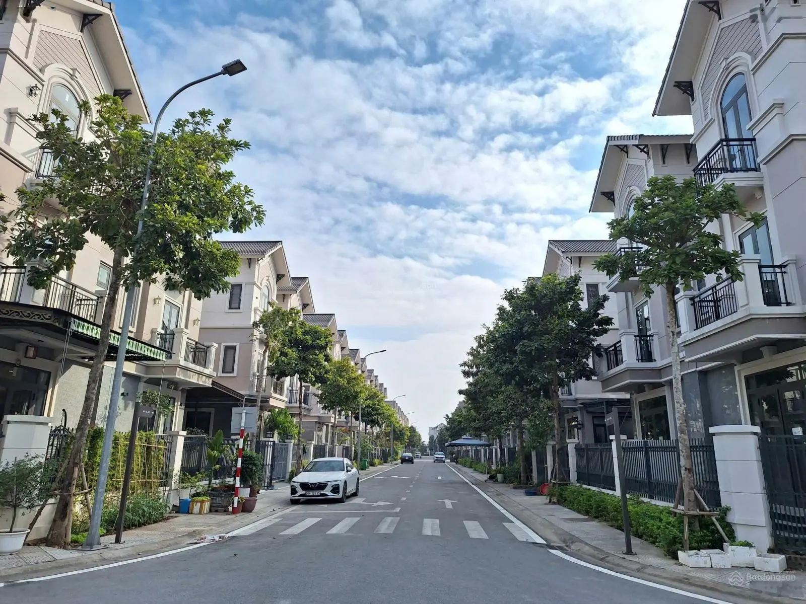 Bán biệt thự Song Lập 135 m2, 7,8 tỷ, 4PN, KĐT Centa City, TP Từ Sơn. Giáp ngay Gia LÂm, Long biên