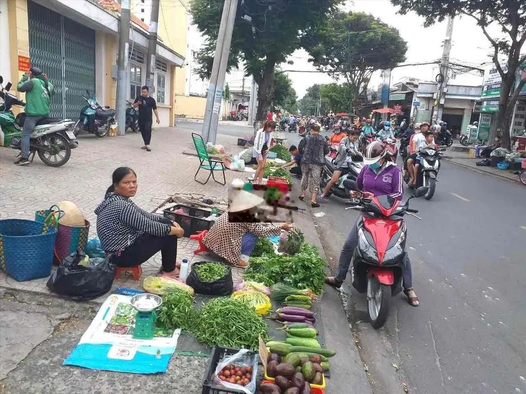 cần bán đất nằm mặt tiền nhựa 12m , đầy đủ các tiện ích ...