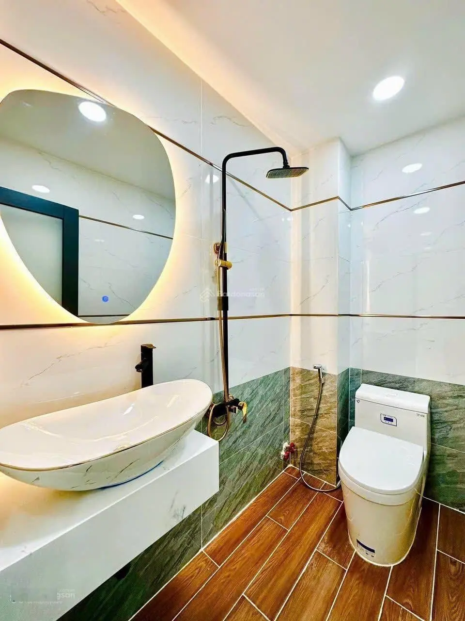 Bán nhà đang cho thuê Đ. Xóm Chiếu, Quận 4 / 60m2.
(Sổ hồng riêng)