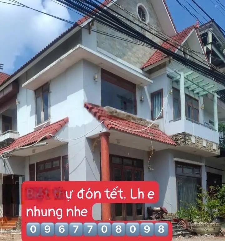 Nhà biệt thự dt 300 m2 bán nhanh lh 0967708098