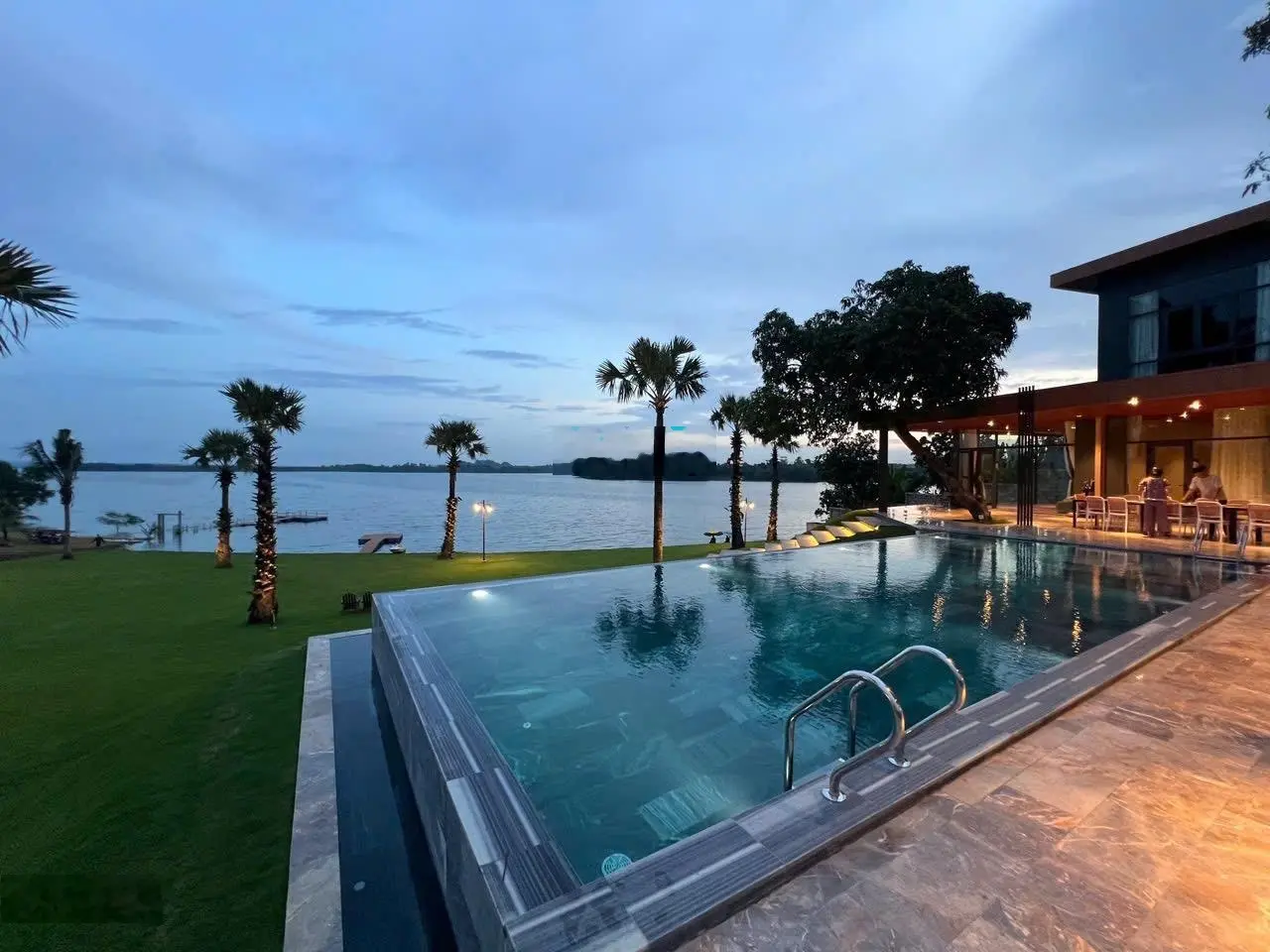 Bán resort view hồ Sông Ray, giá 25 tỷ đồng cách HCM chỉ 1h30p( còn thương lượng)