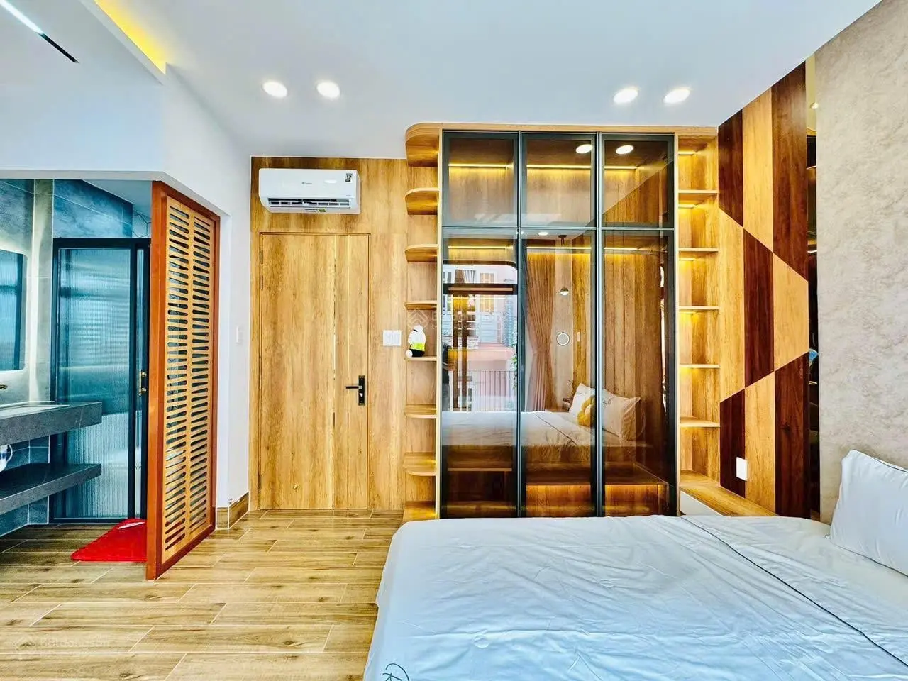 Hạ giá 2 tỷ 750 nhà 60.2m2 LÊ VĂN SỸ, P1, TÂN BÌNH - Gần Công viên Hoàng Văn Thụ. Xây 1 trệt 3 lầu.