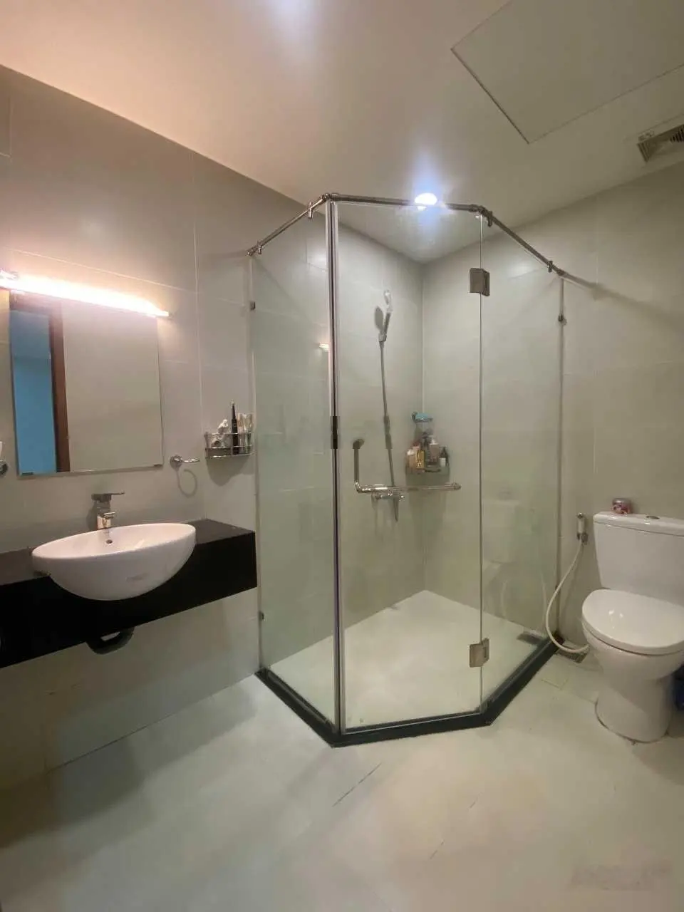 Bán nhanh Grand Riverside 55m2, 1PN, 1WC, nhà đẹp. 3,3 tỷ net. Lh: 0983 568 *** gặp Tín