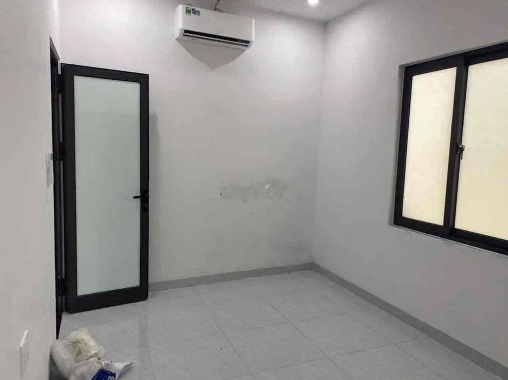 Nhà cấp 4, 2 phòng ngủ, 1 tolet, phòng khách, phòng bếp, chỗ để xe