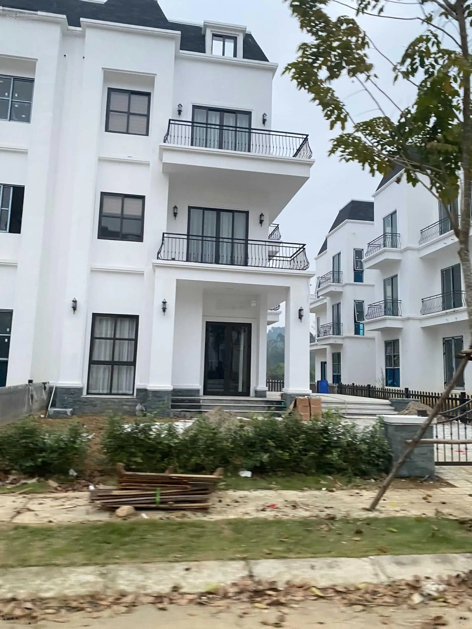 Cần bán căn Xanh Villas 266m2 giá 13,5 tỷ, vị trí đẹp, mặt tiền 13m, thiện chí bán giá thương lượng