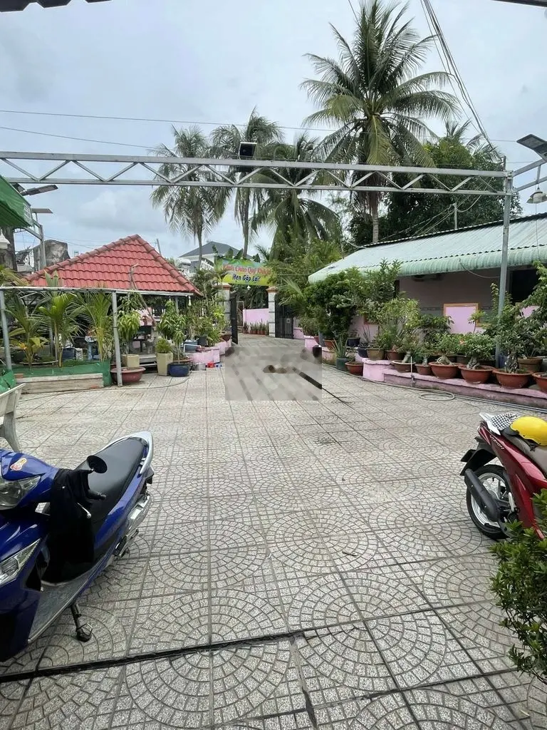 Bán nhà nghỉ đang hoạt động. Cách Trạm Thu Phí Suối giữa. 2.5km.