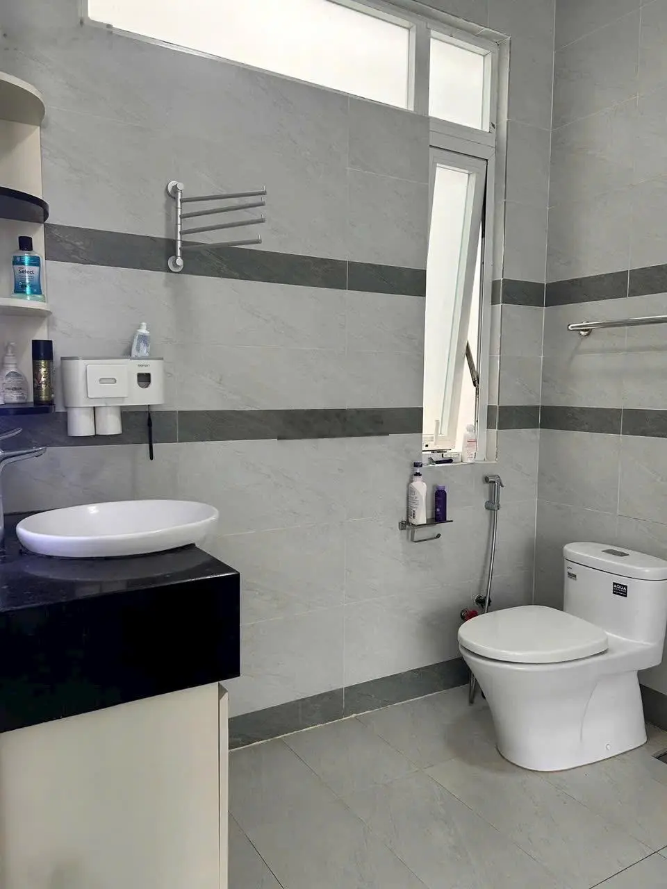 Bán nhà 1 trệt 2 lầu thiết kế hiện đại, phường Phước Nguyên, Bà Rịa, 5x18,5m full thổ, giá 4 tỷ 900