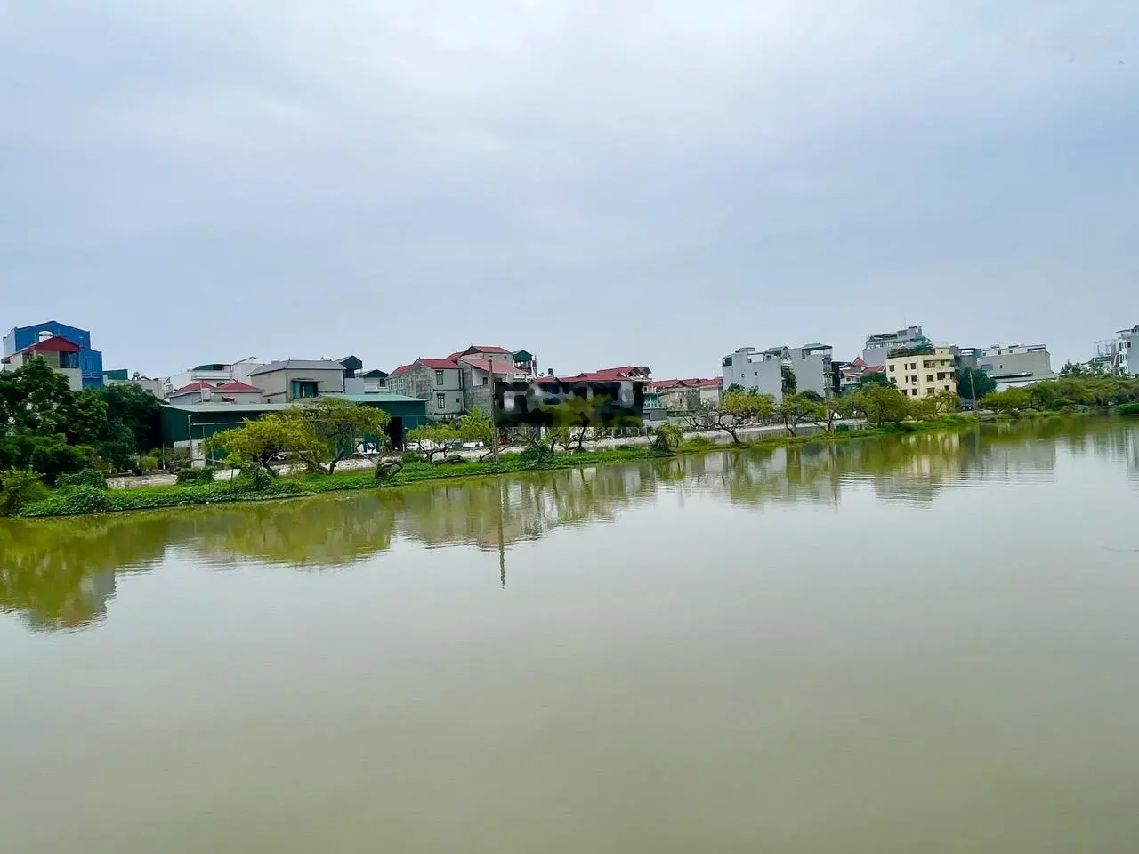 Cần gấp (giảm 2.5 tỷ), View hồ, đất phố Cự Khối, Long Biên, DT 135m2 MT 7.2 m, giá 15 tỷ 9, lô góc