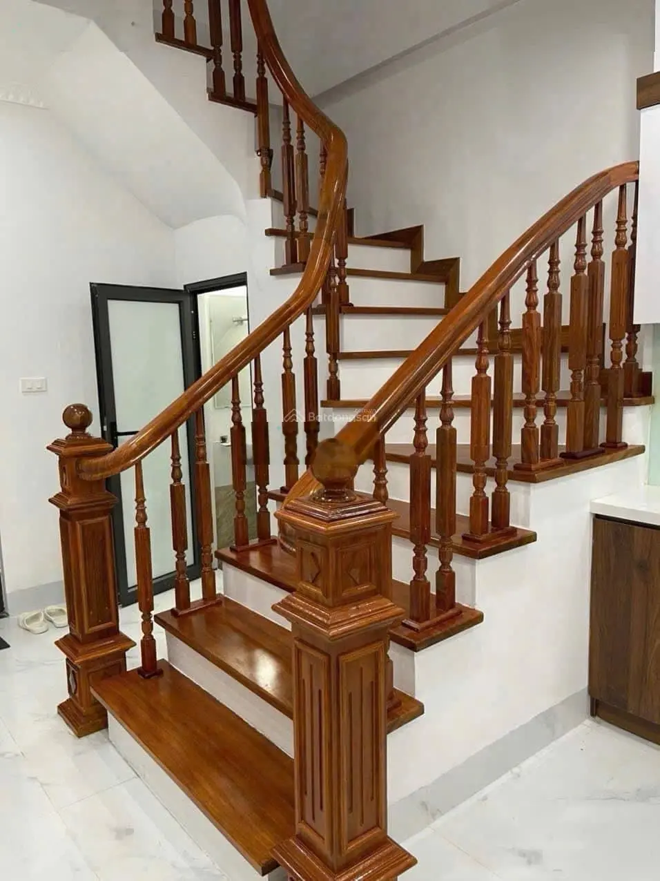 Bán nhà Ngọc Thuỵ, Long Biên 6 tầng 45m2 - full nội thất ô tô đỗ cửa