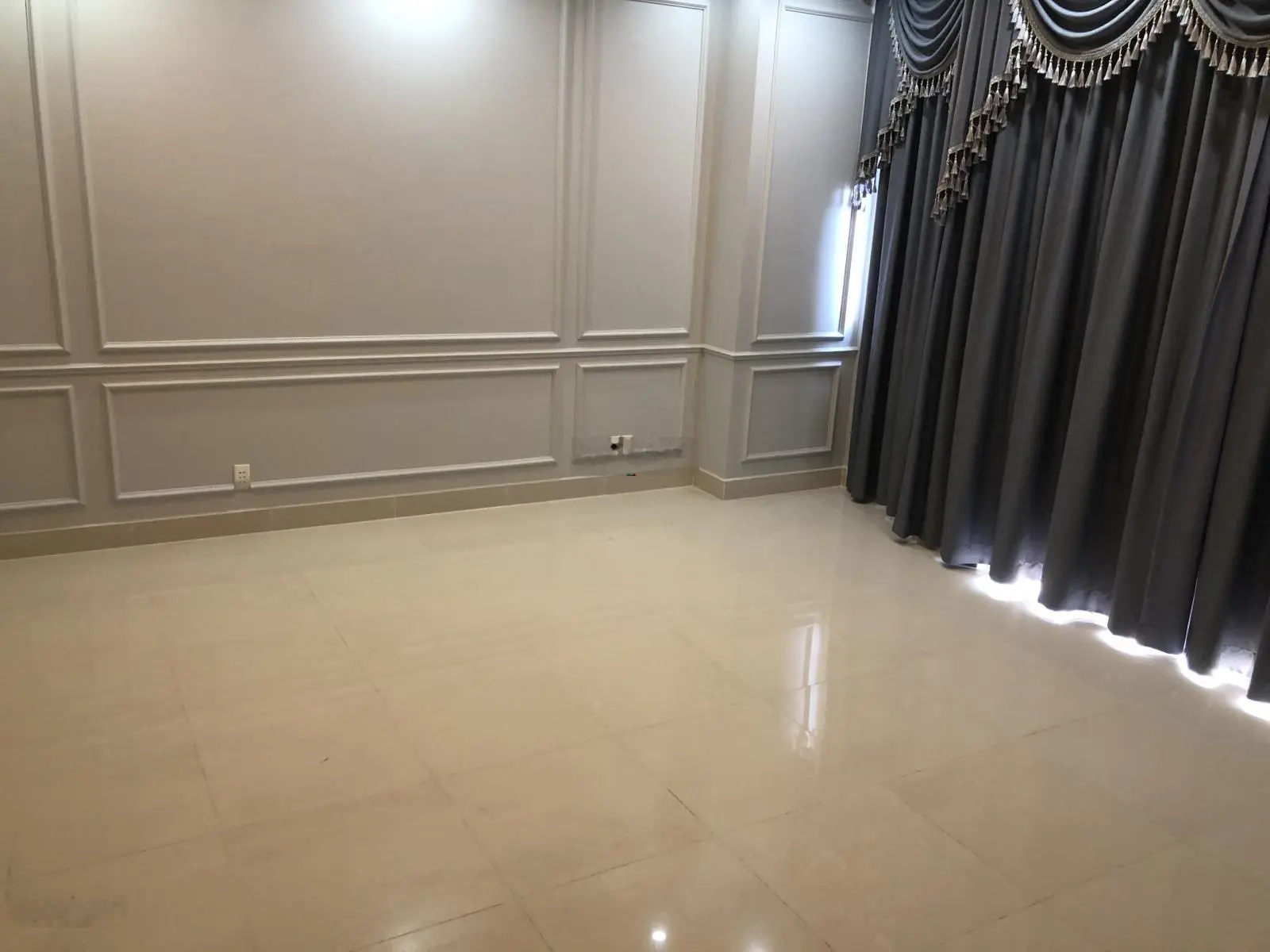 Bán nhà, hẻm 6 Hoàng Dư Khương, mặt tiền 5,6 m, 5 lầu, 70m2. Giá 28 tỷ, môi giới HH 2%