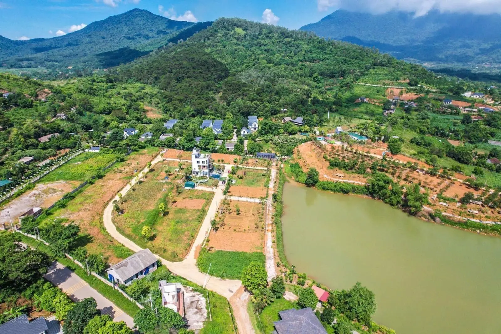 Cần bán lô đất view mặt hồ Yên Bài và núi Ba Vì, khu nghỉ dưỡng đáng sống, đáng đầu tư