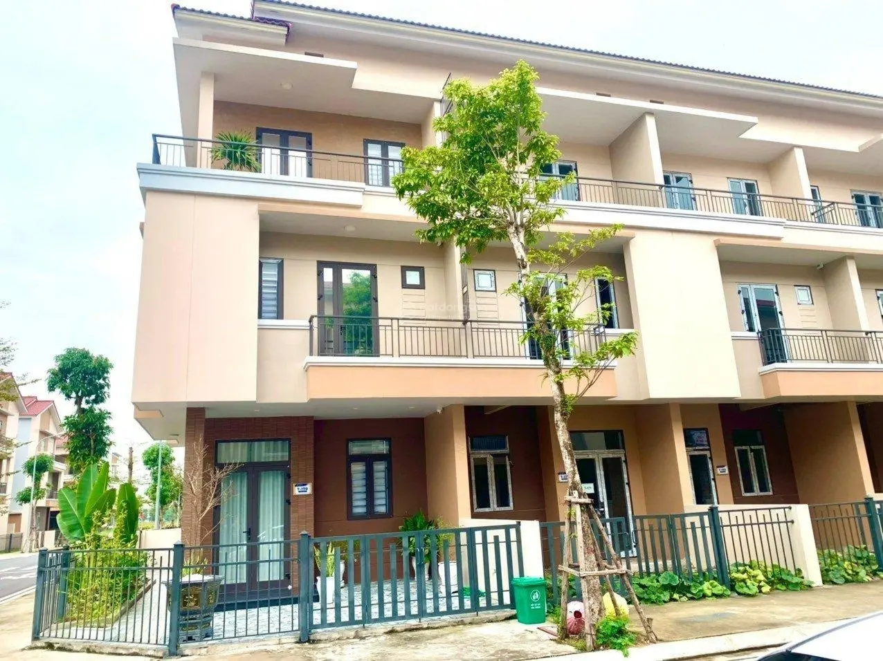 Sổ hồng trao tay - sở hữu ngay nhà phố centa city 75m - giá chỉ 3 tỷ 590 full thuế phí