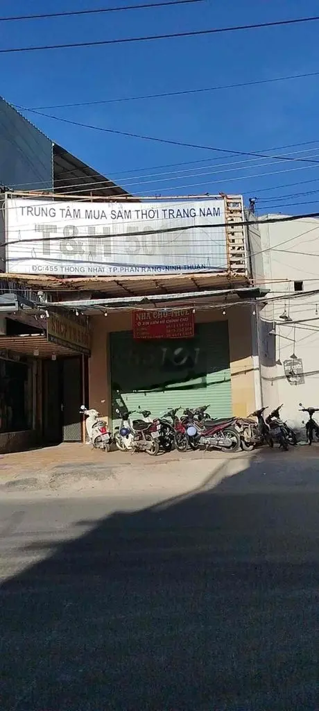 Nhà mặt tiền 455 thống nhất